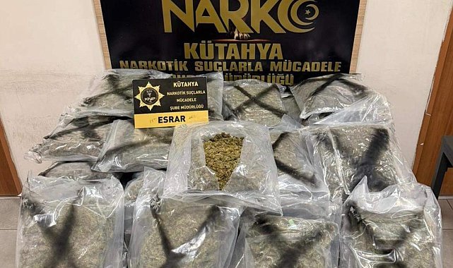 Kütahya'da bir kamyonda 33 kilo esrar ve 6,55 gram kokain ele geçirildi, 3 şüpheli tutuklandı