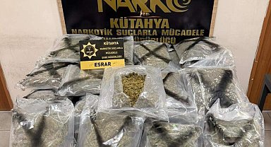 Kütahya'da bir kamyonda 33 kilo esrar ve 6,55 gram kokain ele geçirildi, 3 şüpheli tutuklandı