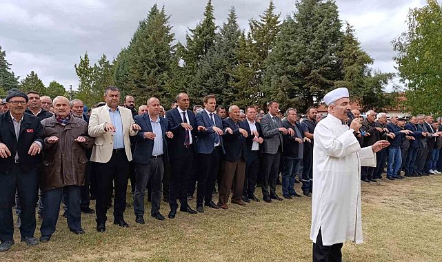 Kütahya'da duanın ardından yağan yağmur, katılımcılarda büyük sevinç oluşturdu