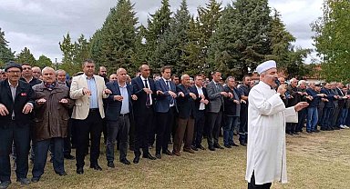 Kütahya'da duanın ardından yağan yağmur, katılımcılarda büyük sevinç oluşturdu