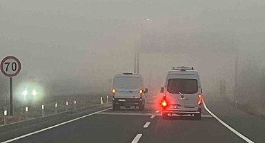 Kütahya'da sis trafiği olumsuz etkiledi