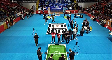 Kütahya'da Ulusal Robot Yarışması renkli görüntülere sahne oldu