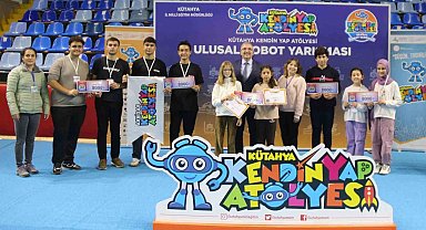 Kütahya'da Ulusal Robot Yarışması'nda dereceye giren öğrenciler ödüllerini aldı