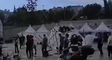 Kuvvetli rüzgar 'Kariyer Fuarı' çadırlarını uçurdu