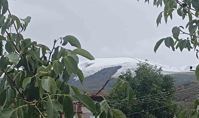 Ladik Akdağ'a mevsimin ilk karı düştü