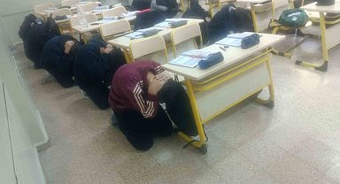 Lise öğrencilerine deprem tahliye tatbikatı