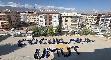 Liseliler Gazzeli çocuklar için koreografi oluşturdu