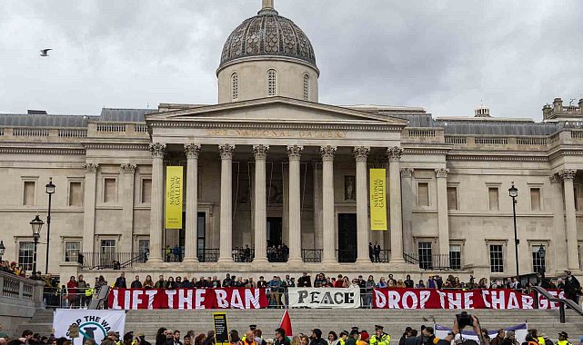 Londra'da polisin Filistin'e destek gösterisine müdahalesinde 175 kişi gözaltına alındı