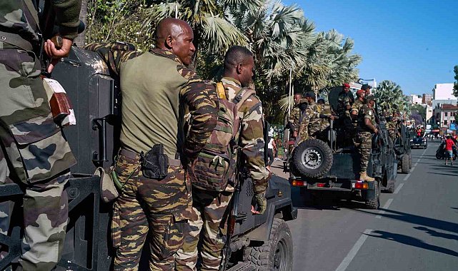 Madagaskar'da ordu yönetime el koydu