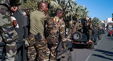 Madagaskar'da ordu yönetime el koydu