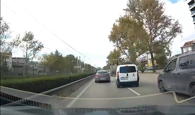 Makas anı kamerada...Kazaya ramak kaldı