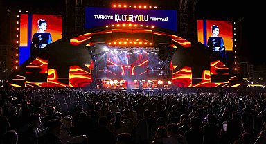 Malatya Kültür yolu festivalinde Ebru Yaşar'dan görkemli başlangıç
