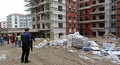 Malatya'da inşaatta kafasına malzeme düşen işçi yaralandı