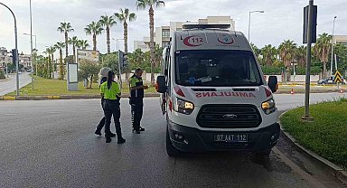 Manavgat'ta devrilen motosikletin sürücüsü yaralandı