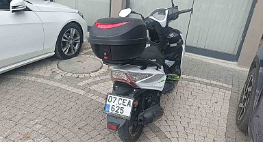 Manavgat'ta motosiklet yayaya çarpıştı: 2 yaralı