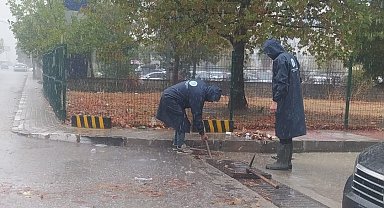 Manisa Büyükşehir ve MASKİ ekipleri yağmur için sahada