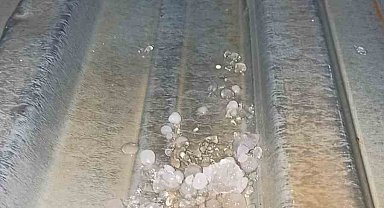 Manisa'da ceviz büyüklüğünde dolu yağdı