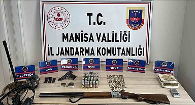 Manisa'da tarihi eser operasyonu: 289 obje, silahlar ve dedektör ele geçirildi