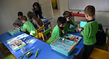 Manisalı minikler robotik kodlama öğreniyor