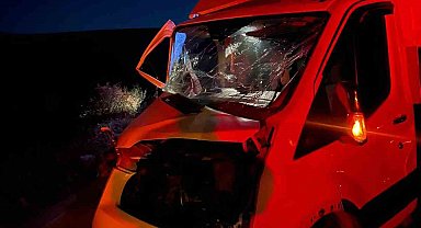 Mardin'de kamyonet ile traktör çarpıştı: 2 yaralı