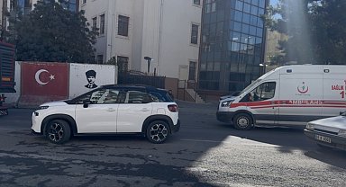 Mardin'de trafik kilitlendi, 'fermuar sistemi' uygulanmayınca ambulans ters yönden ilerledi