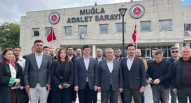 Marmaris Belediye Başkanı Ünlü kanuna aykırı yürüyüş davasında yargılanıyor