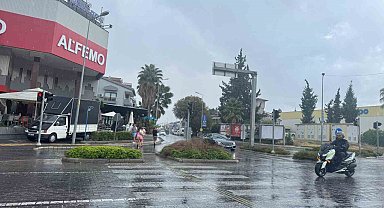 Marmaris'te beklenen sağanak başladı