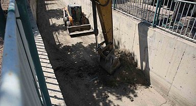 Melikgazi'de taşkın su kanalları temizleniyor