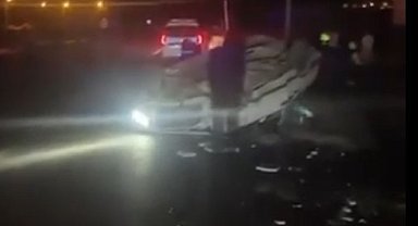 Mermer bloklara çarpan otomobilin sürücüsü yaralandı