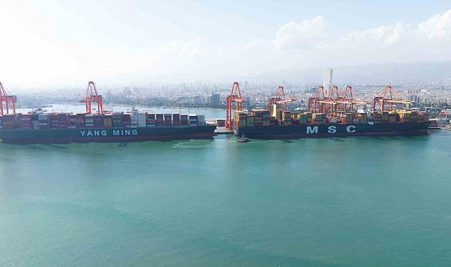 Mersin Limanı'nda tarihi gün: 400 metrelik mega gemi ilk kez demir attı