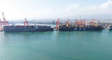 Mersin Limanı'nda tarihi gün: 400 metrelik mega gemi ilk kez demir attı