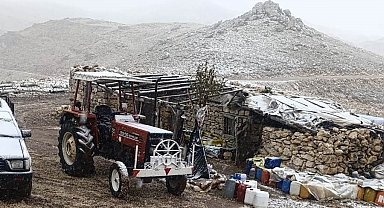 Mersin'de Anamur'un yüksek kesimlerine mevsimin ilk karı düştü