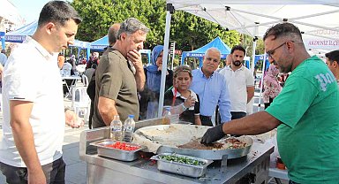 Mersin'de dönerden tantuniye hayır çarşısı yoğun ilgi gördü