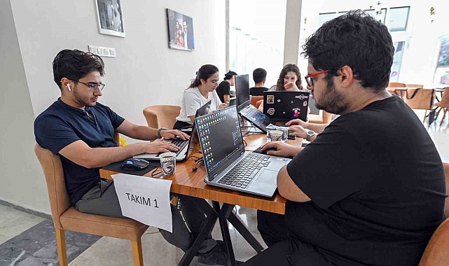 Mersin'de genç beyinler uzay ve teknoloji için yarıştı