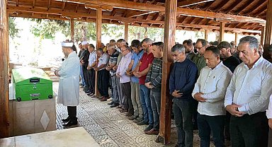 Mersin'deki işçi servisi kazasında hayatını kaybedenler toprağa verildi