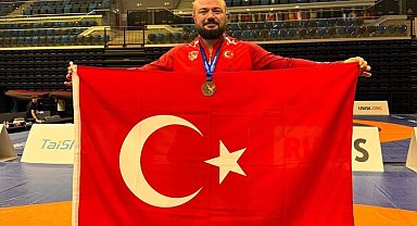 Milli güreşçi Sarıçiçek dünya üçüncüsü oldu