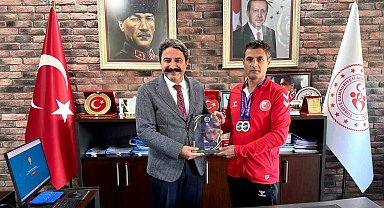 Milli sporcu Balk, Gençlik ve Spor İl Müdürü Kalın'ı ziyaret etti