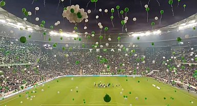 Minik Çağan için gerekli para toplandı, binlerce taraftar yeşil beyaz balon uçurdu