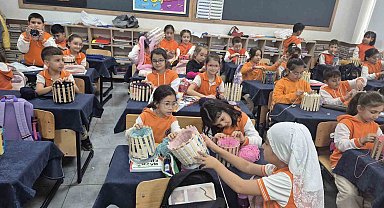 Minik eller Gazze için ilmek ilmek umut ördü