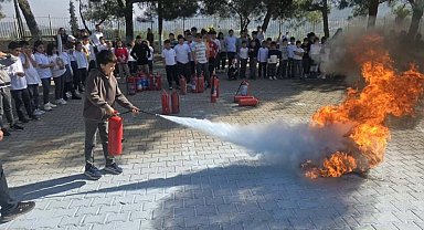 Minik itfaiyeciler yangın güvenliğini öğrendi