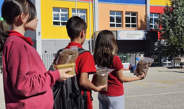 Minik öğrencilerden doğaya ve hayvanlara anlamlı dokunuş