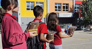 Minik öğrencilerden doğaya ve hayvanlara anlamlı dokunuş