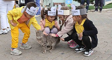 Minik öğrencilerden Hayvan Bakımevine ziyaret