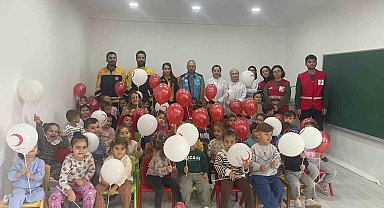 Minik öğrencilere ambulans tanıtımı