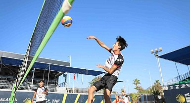 Moğolistan U16 plaj voleybolu milli takımı Alanya'da kampa girdi