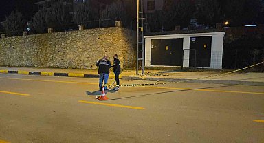 Motosiklet kaldırıma çarptı: 1 ölü, 1 yaralı