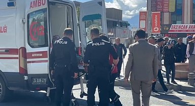 Motosikletin çarptığı yaya yaralandı