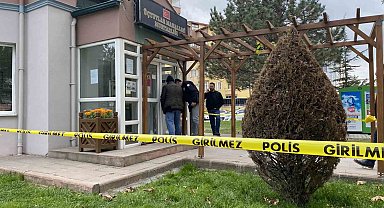 Motosikletli saldırgan muhtarlığa kurşun yağdırdı