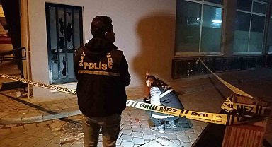 Motosikletli saldırganlar iş yerine tüfekle 3 el ateş açıp kaçtı