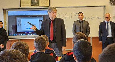 Müdür Yılmaz: "Çocuklarımıza birey olmayı öğretirken onları ailelerinden koparmayalım"